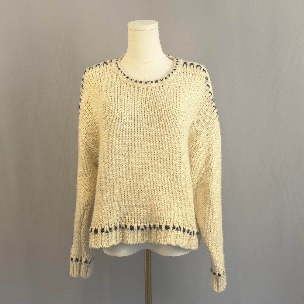 Elegant Cream Sweater with Black Detailing Perfect For Cold Days & Layering - Picture 3 of 4